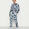 Even&Odd Damen SET - CROPPED SWEAT & JOGGER IN TIE DYE - Sweatshirt - Grey 1 Even&Odd Damen SET - CROPPED SWEAT & JOGGER IN TIE DYE - Sweatshirt - Grey -Even&Odd Verkäufe 18be0cf8a4e14072b5712dae835c6f75