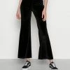 Even&Odd Damen Velvet Flared Leg Trousers - Stoffhose - Black 1 Even&Odd Damen Velvet Flared Leg Trousers - Stoffhose - Black -Even&Odd Verkäufe 4109b972978e42e6a20f2046d73c684f