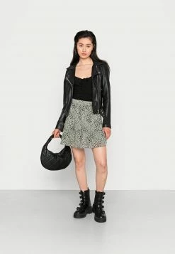 Even&Odd Top - Black | Damen 8 Even&Odd Top - Black | Damen -Even&Odd Verkäufe 53ee0b10bcdf496fb5aab2fc08781eb3