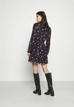 Even&Odd CINTERED V NECK ALL OVER MESH MINI VOLANT DRESS - Freizeitkleid - Black/red | Damen -Even&Odd Verkäufe 84eee7edc992403fb78b99947093c6db