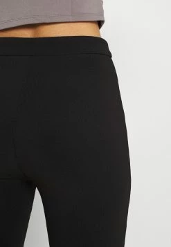 Even&Odd Damen SPLIT FRONT FLARED - Stoffhose - Black -Even&Odd Verkäufe 9c698f498d4c4deca59b36550b8bc9f0