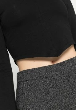Even&Odd Damen CROPPED LONG SLEEVE WITH POINTY HEM - Langarmshirt - Black -Even&Odd Verkäufe ab7c119d2c1149c39c87b76e68107561